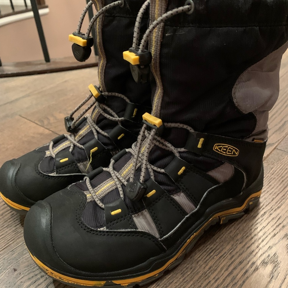EUC Keen Waterproof Youth Winter Boots US 2